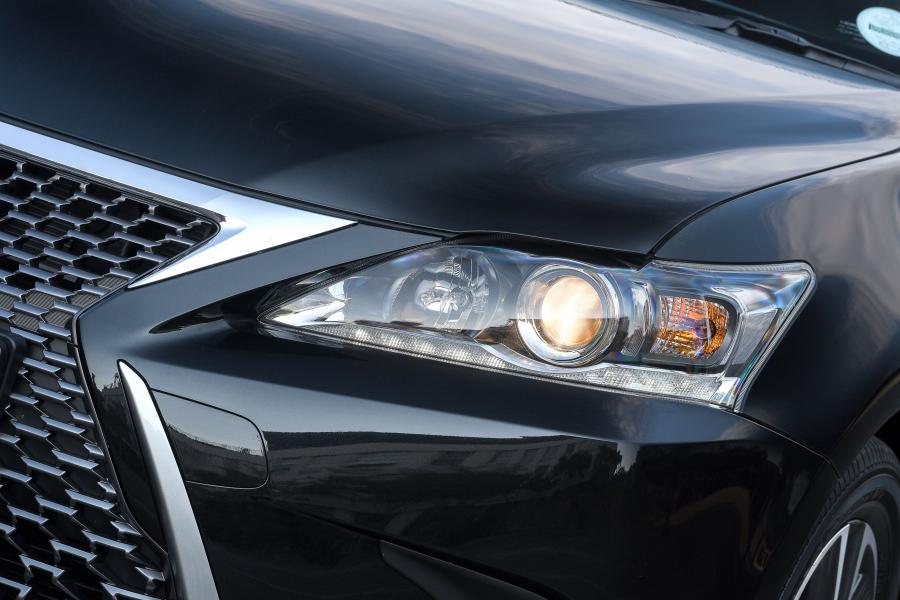 Детали экстерьера Lexus CT200h 2018 года  (ZA) (фото 6 из 40)